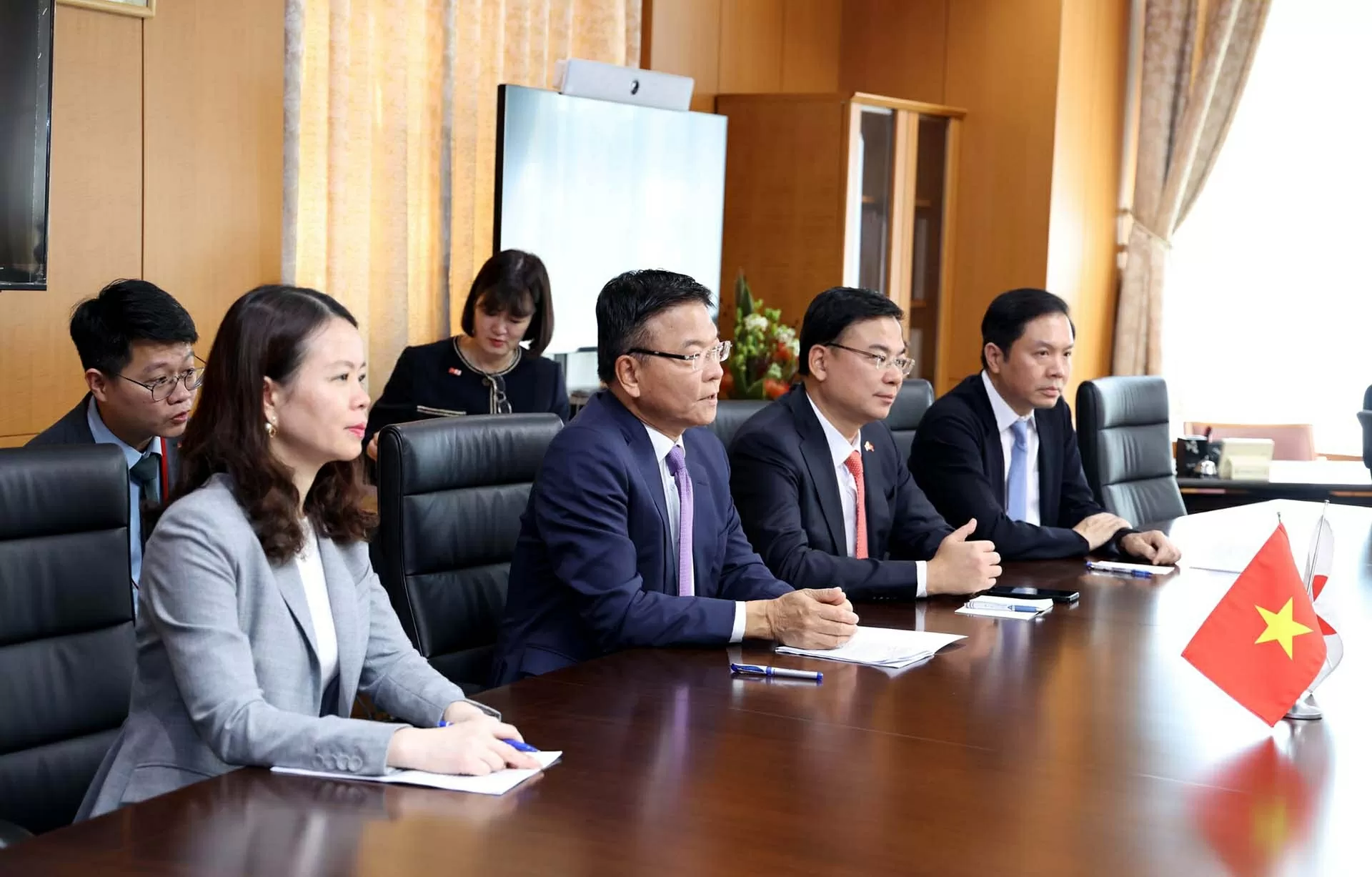 Phó Thủ tướng đề nghị hai bên thúc đẩy triển khai cụ thể trụ cột hợp tác mới về khoa học - công nghệ, tăng cường kết nối nguồn nhân lực chất lượng cao. (Nguồn: VGP) Phó Thủ tướng đề nghị hai bên thúc đẩy triển khai cụ thể trụ cột hợp tác mới về khoa học - công nghệ, tăng cường kết nối nguồn nhân lực chất lượng cao. (Nguồn: VGP)