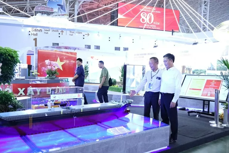 Chuyên cơ từng phục vụ Chủ tịch Hồ Chí Minh thu hút sự chú ý tại Triển lãm thành tựu ngành Xây dựng