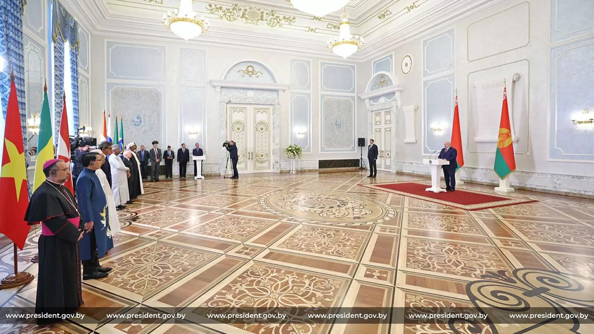 Đại sứ Việt Nam trình Thư ủy nhiệm lên Tổng thống Belarus Đại sứ Việt Nam trình Thư ủy nhiệm lên Tổng thống Belarus