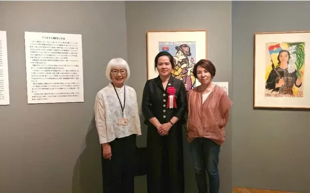 Nhiều khách tham quan bày tỏ sự cảm phục trước tinh thần lạc quan và kiên cường của dân tộc Việt Nam, đặc biệt là những người phụ nữ Việt Nam.