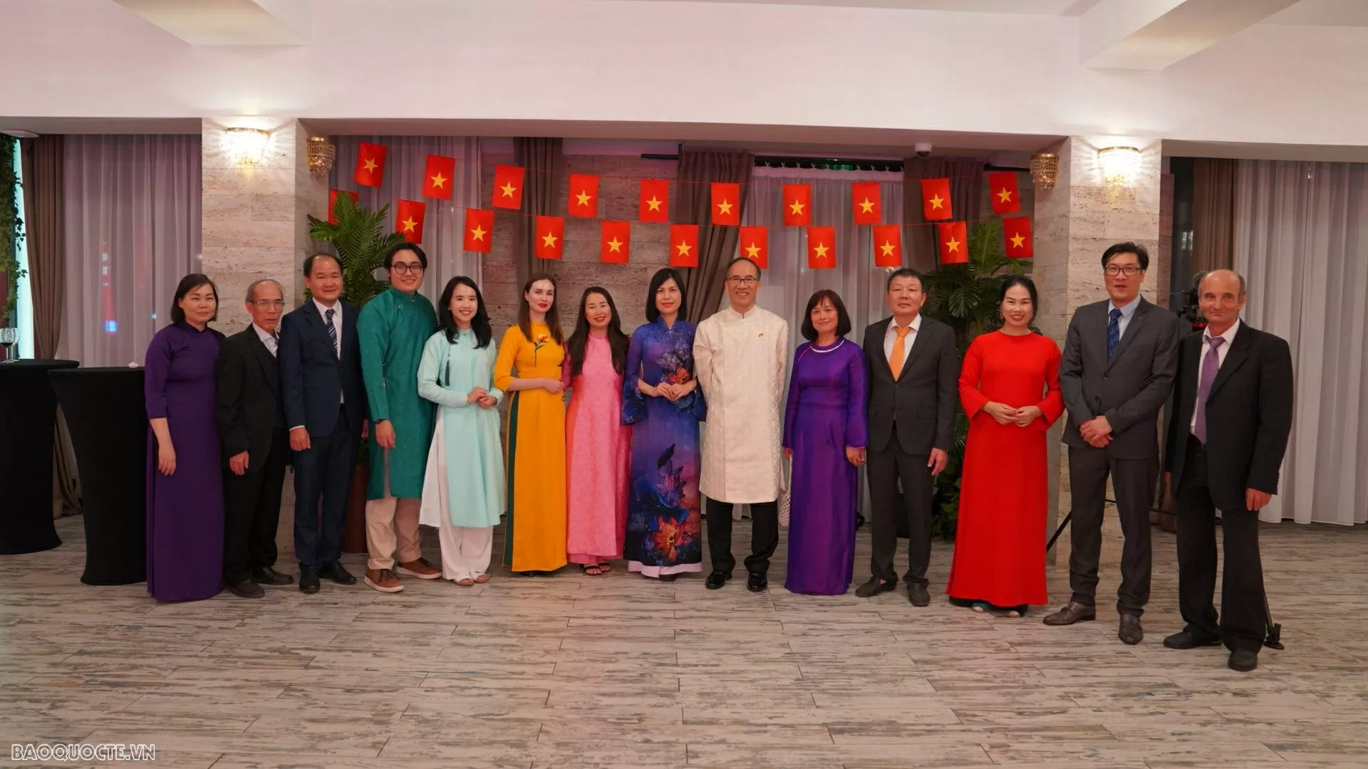 Đại sứ quán Việt Nam tại Romania tổ chức Lễ kỷ niệm 80 năm Quốc khánh và 75 năm thiết lập quan hệ ngoại giao Đại sứ quán Việt Nam tại Romania tổ chức Lễ kỷ niệm 80 năm Quốc khánh và 75 năm thiết lập quan hệ ngoại giao