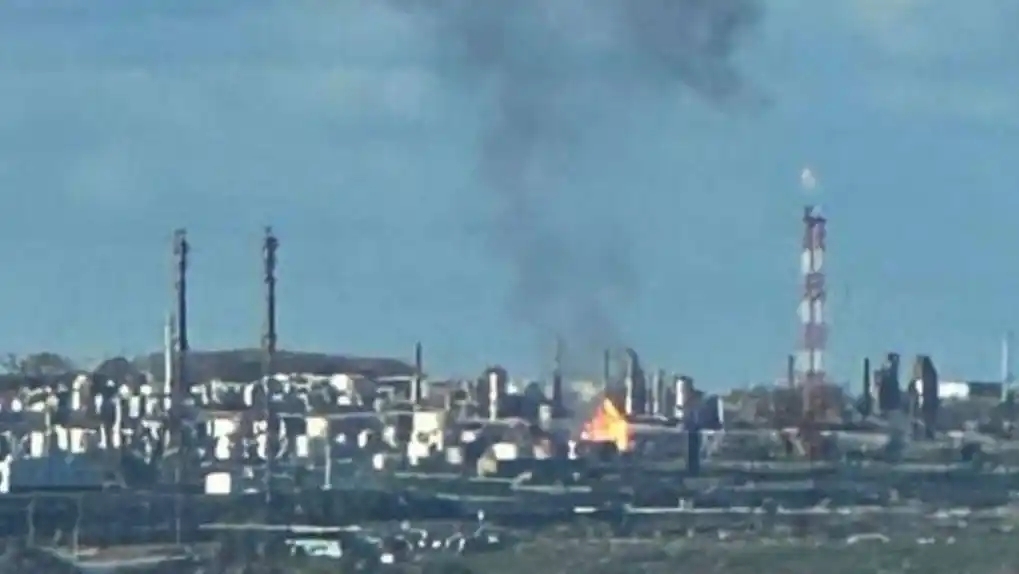 Lợi nhuận ngành lọc dầu ở mức cao kỷ lục, giá cổ phiếu 'ăn theo'