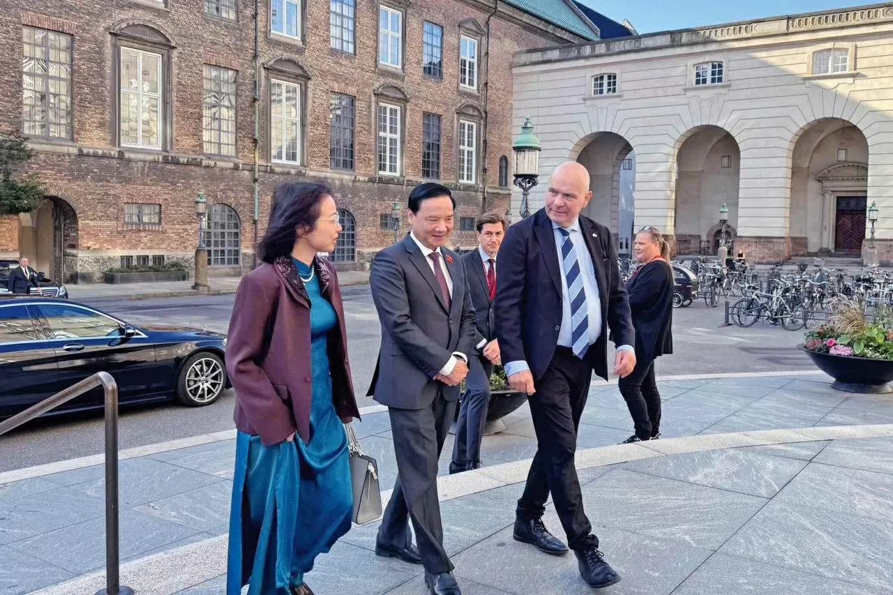 Chủ tịch Quốc hội Đan Mạch Søren Gade đón Phó Chủ tịch Quốc hội Nguyễn Khắc Định đến thăm, làm việc tại Quốc hội Đan Mạch Chủ tịch Quốc hội Đan Mạch Søren Gade đón Phó Chủ tịch Quốc hội Nguyễn Khắc Định đến thăm, làm việc tại Quốc hội Đan Mạch