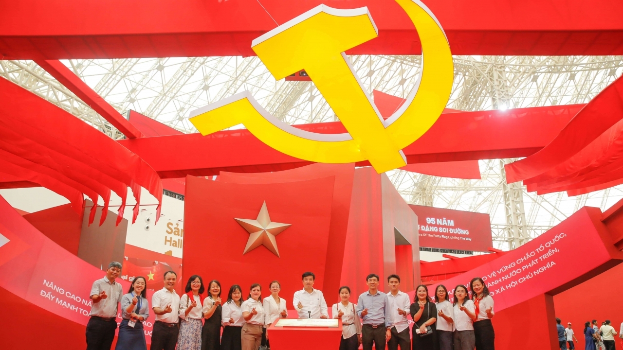 Bất ngờ với số lượt khách đến Triển lãm Thành tựu Đất nước