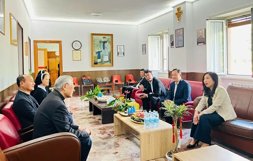 Thứ trưởng Lê Thị Thu Hằng tiếp xúc cộng đồng, gặp mặt đại diện các trường đại học Italy nhân kỷ niệm Ngày Tôn vinh tiếng Việt Thứ trưởng Lê Thị Thu Hằng tiếp xúc cộng đồng, gặp mặt đại diện các trường đại học Italy nhân kỷ niệm Ngày Tôn vinh tiếng Việt