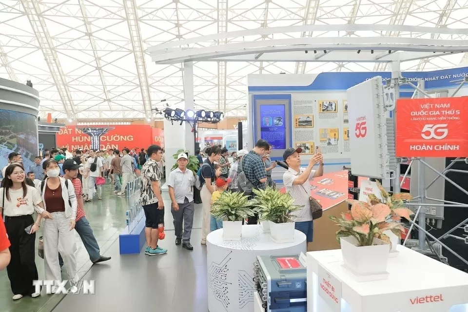 Qua 19 ngày mở cửa, Triển lãm thành tựu đất nước đón hơn 10 triệu lượt khách tham quan, trải nghiệm