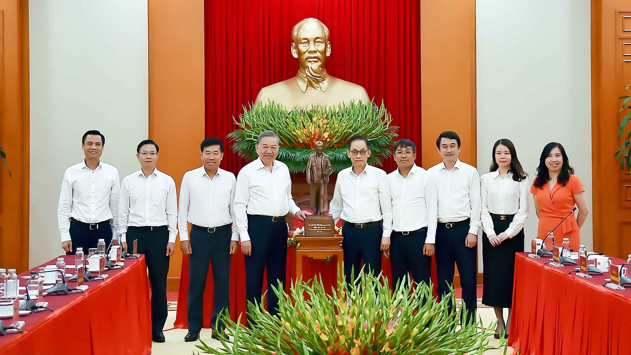 Tổng Bí thư Tô Lâm: Phát huy mạnh mẽ hơn nữa vai trò tiên phong và nhiệm vụ trọng yếu, thường xuyên của đối ngoại và hội nhập quốc tế