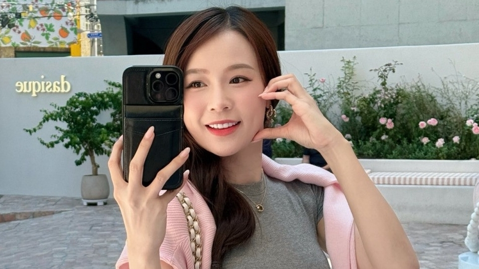 Sao Việt: Hà Trúc Linh đăng ảnh dịu dàng, Thanh Hương khoe chân dài miên man