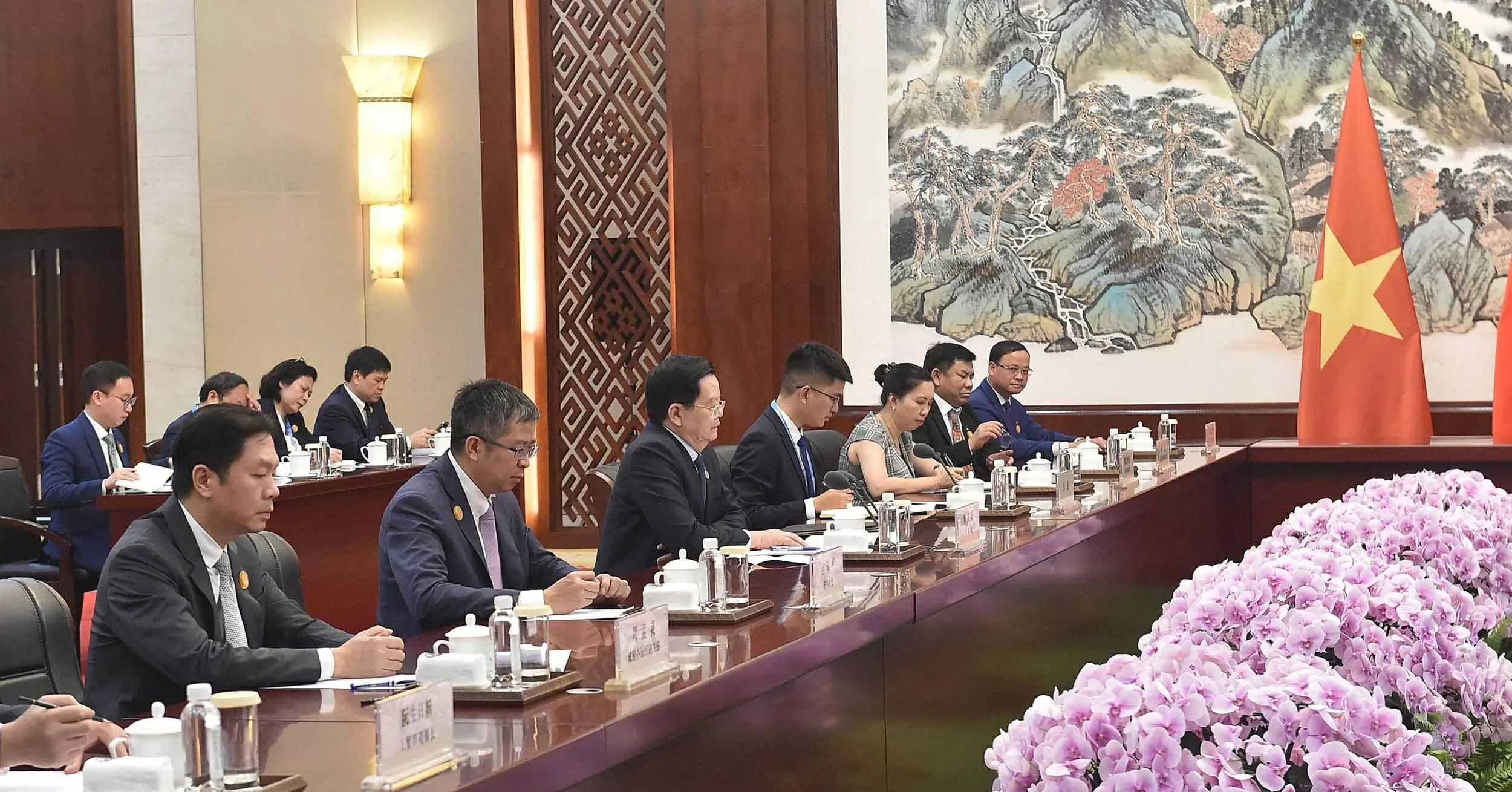 Phó Thủ tướng Mai Văn Chính hội kiến Phó Chủ tịch nước Trung Quốc Hàn Chính Phó Thủ tướng Mai Văn Chính hội kiến Phó Chủ tịch nước Trung Quốc Hàn Chính