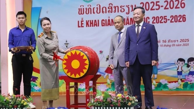 Không khí năm học mới tại Trường song ngữ Lào-Việt Nam Nguyễn Du