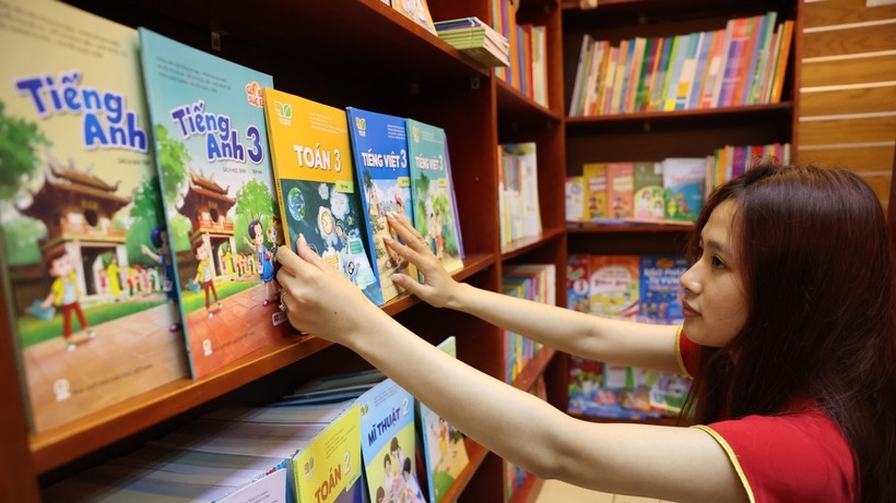 Chính phủ yêu cầu cung cấp một bộ sách giáo khoa thống nhất toàn quốc từ năm học 2026-2027