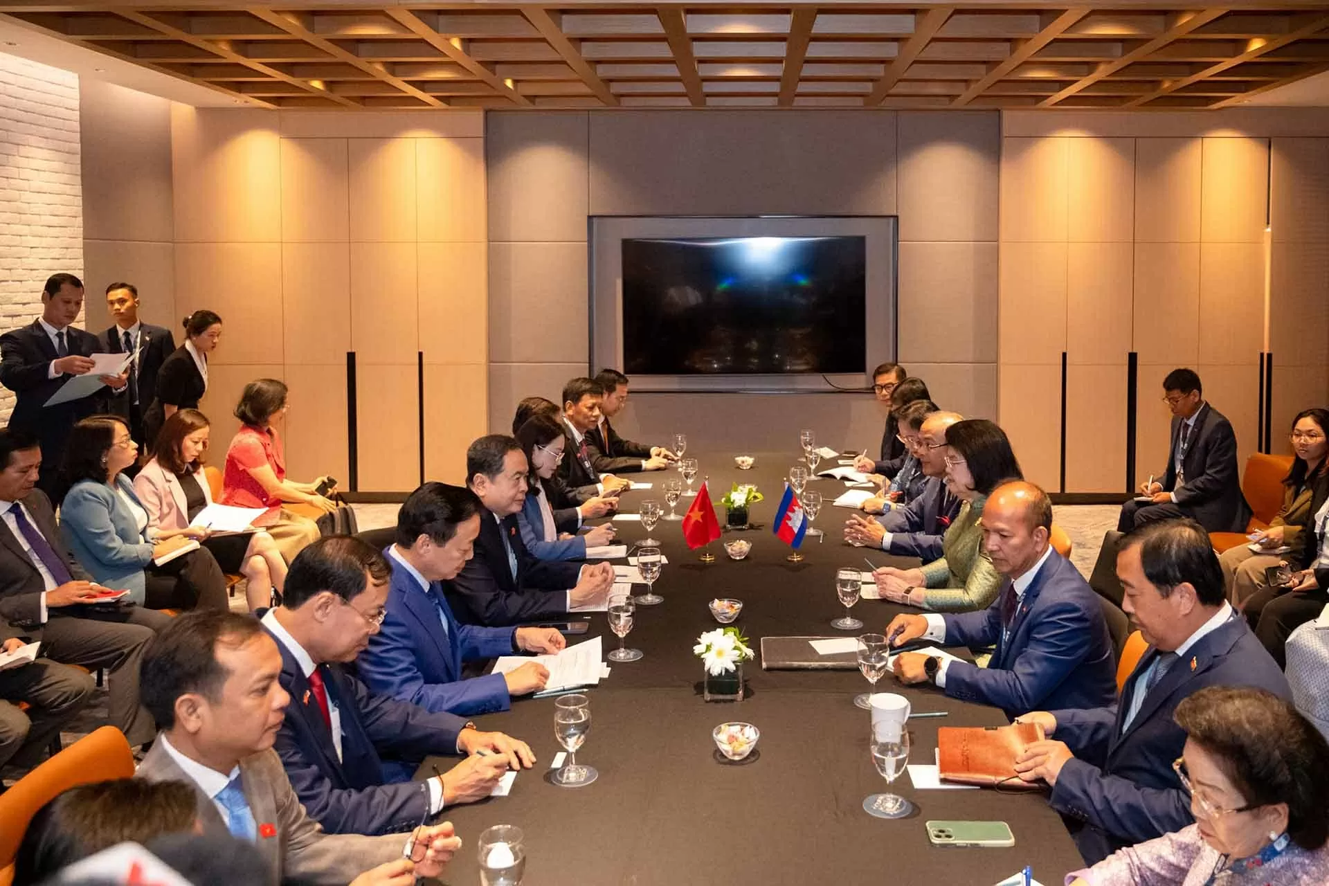 Chủ tịch Quốc hội Trần Thanh Mẫn gặp song phương các nhà lãnh đạo trong khuôn khổ AIPA-46