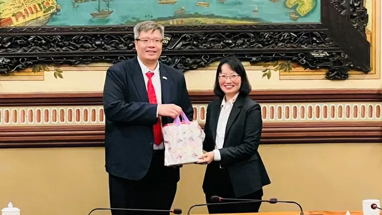 Doanh nhân kiều bào phát huy vai trò cầu nối giữa thành phố Hồ Chí Minh và tỉnh Gyeonggi (Hàn Quốc) Doanh nhân kiều bào phát huy vai trò cầu nối giữa TP. Hồ Chí Minh và tỉnh Gyeonggi (Hàn Quốc)