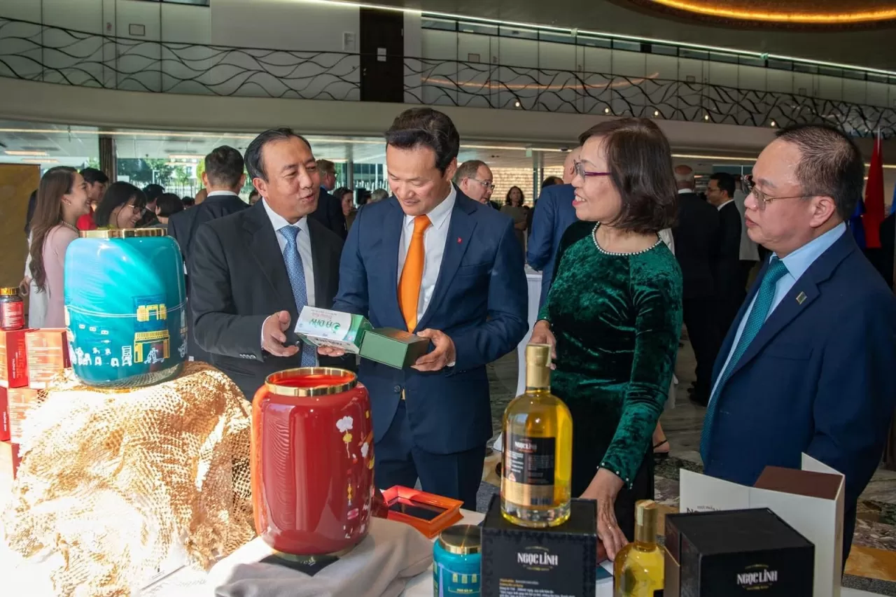 Việt Nam luôn đề cao giá trị của hòa bình, tự do, phẩm giá và quyền con người, quyết tâm thúc đẩy sự nghiệp phát triển Việt Nam luôn đề cao giá trị của hòa bình, tự do, phẩm giá và quyền con người, quyết tâm thúc đẩy sự nghiệp phát triển