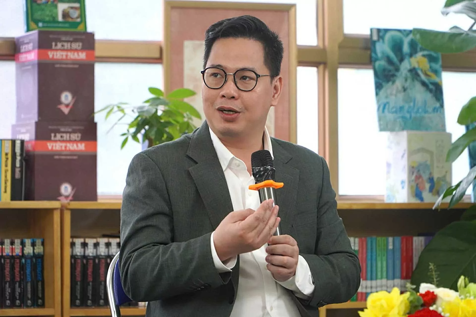 PGS. TS. Trần Thành Nam, Phó Hiệu trưởng Trường Đại học Giáo dục (ĐHQGHN). PGS. TS. Trần Thành Nam, Phó Hiệu trưởng Trường Đại học Giáo dục (ĐHQGHN).