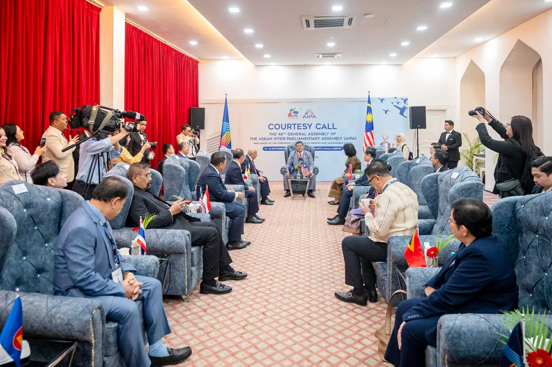 Chủ tịch Hạ viện Malaysia tiếp các Trưởng đoàn nghị viện thành viên AIPA Chủ tịch Hạ viện Malaysia tiếp các Trưởng đoàn nghị viện thành viên AIPA