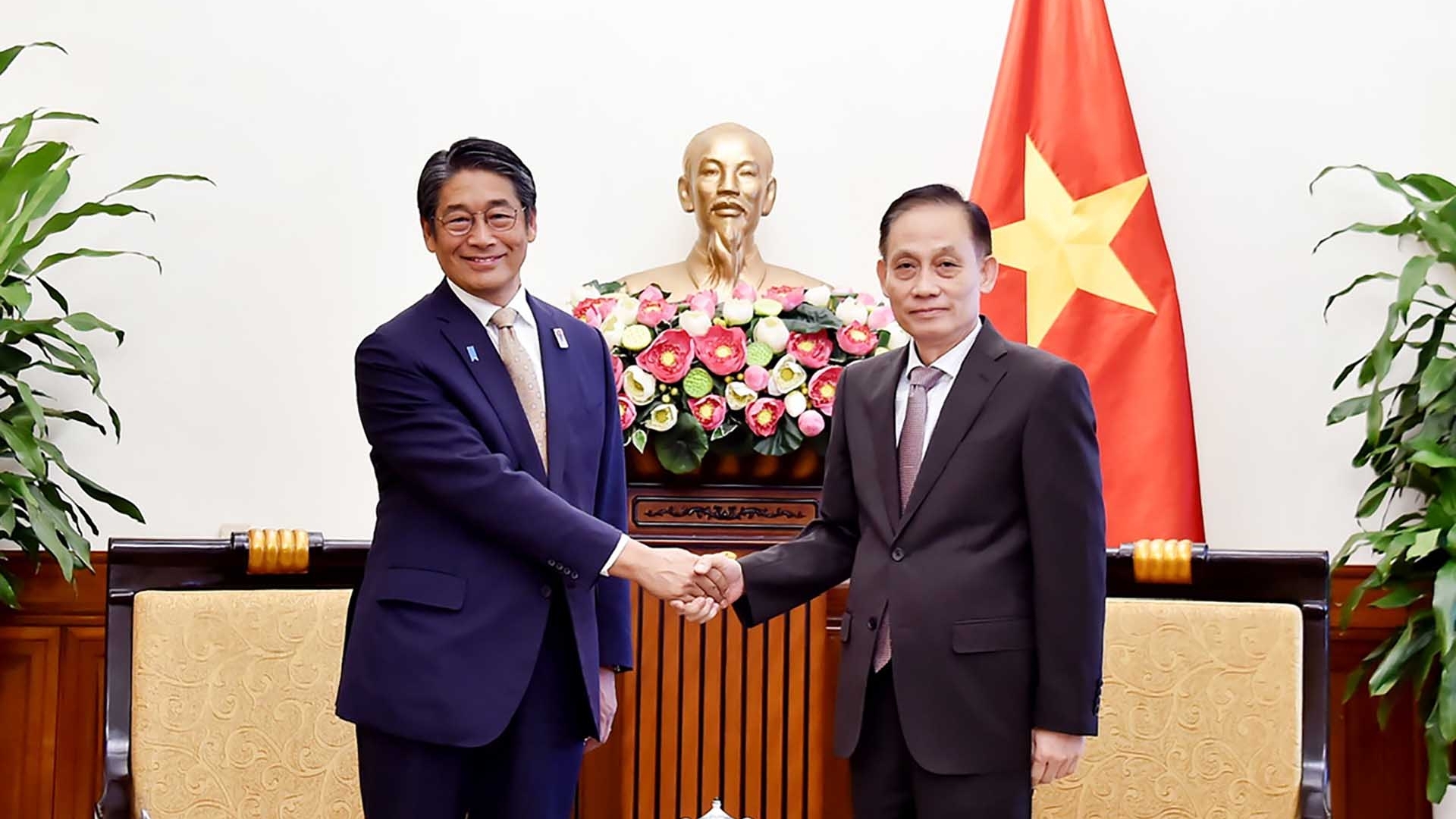 Quyền Bộ trưởng Ngoại giao Lê Hoài Trung tiếp Đại sứ Nhật Bản tại Việt Nam Ito Naoki
