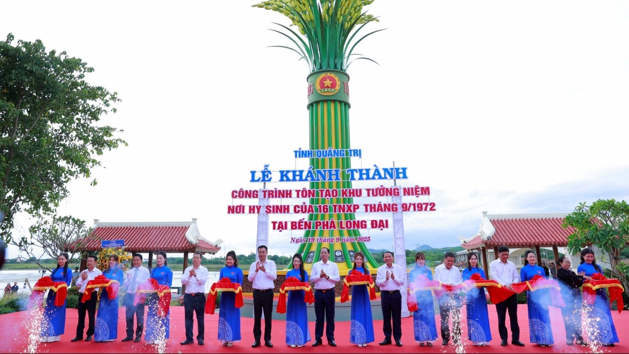 Khánh thành Khu tưởng niệm thanh niên xung phong hy sinh tại bến phà Long Đại