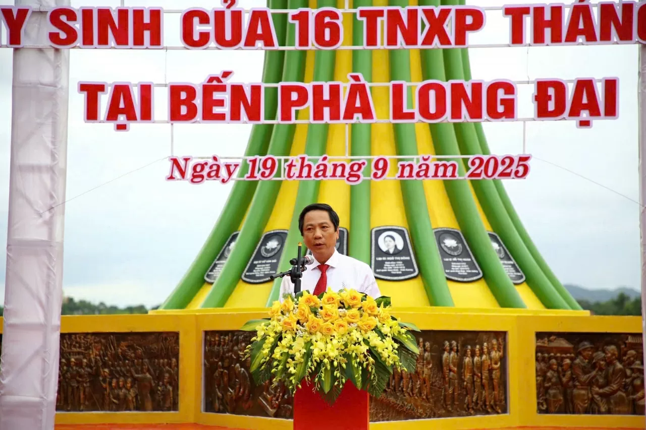 Khánh thành Khu tưởng niệm thanh niên xung phong hy sinh tại bến phà Long Đại Khánh thành Khu tưởng niệm thanh niên xung phong hy sinh tại bến phà Long Đại