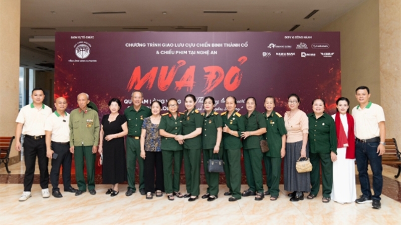 Quỹ Tấm lòng vàng SUNSHINE GLOBAL tổ chức chiếu phim 'Mưa đỏ', thắp sáng tri ân tại Nghệ An