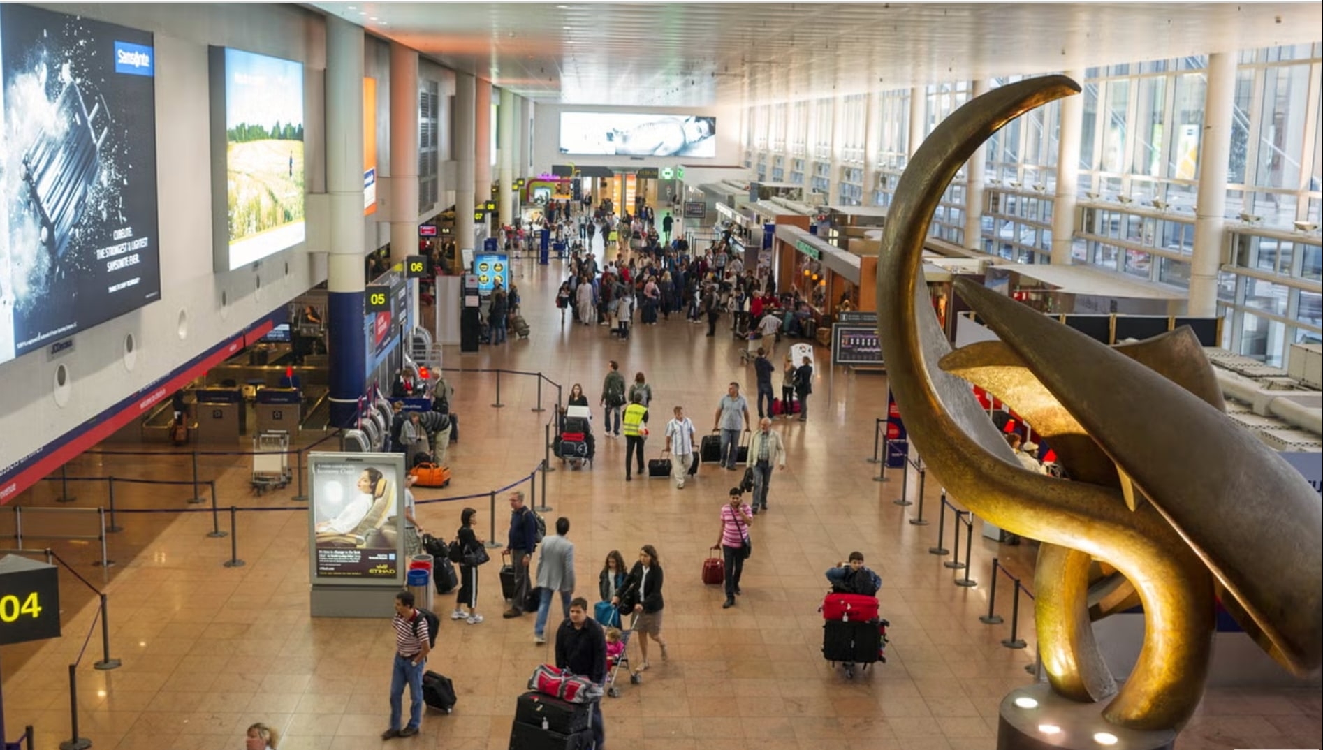 Nhiều sân bay ở châu Âu rơi vào tình trạng rối loạn do bị tấn công mạng