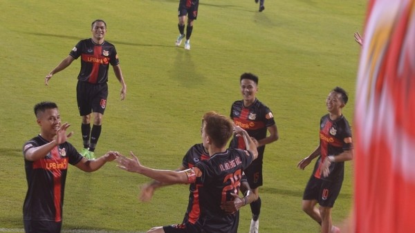 Hoàng Đức lập công, CLB Ninh Bình thắng đẹp nhà đương kim vô địch Thép Xanh Nam Định