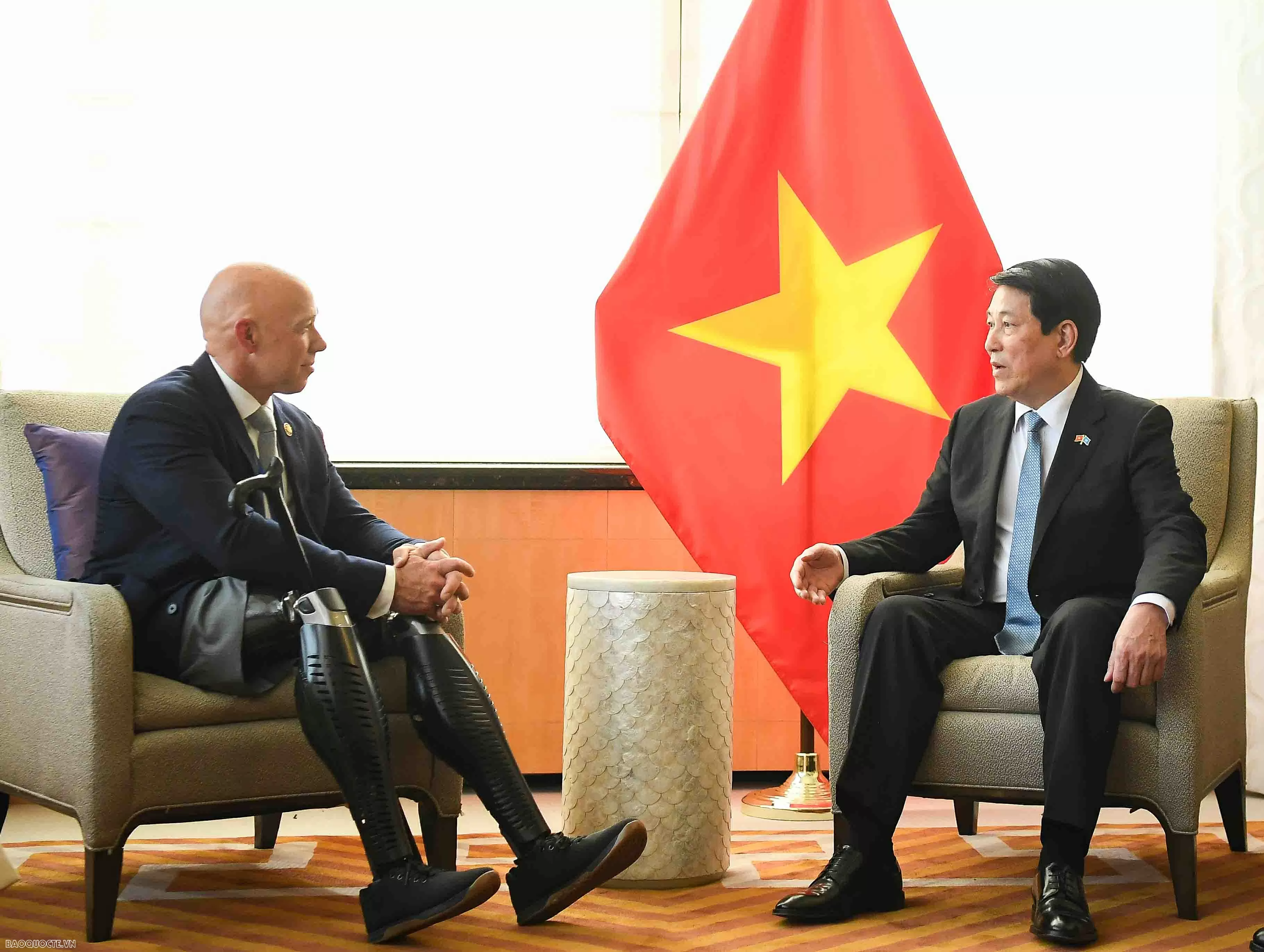 Tiếp thượng nghị sĩ Tiếp thượng nghị sĩ