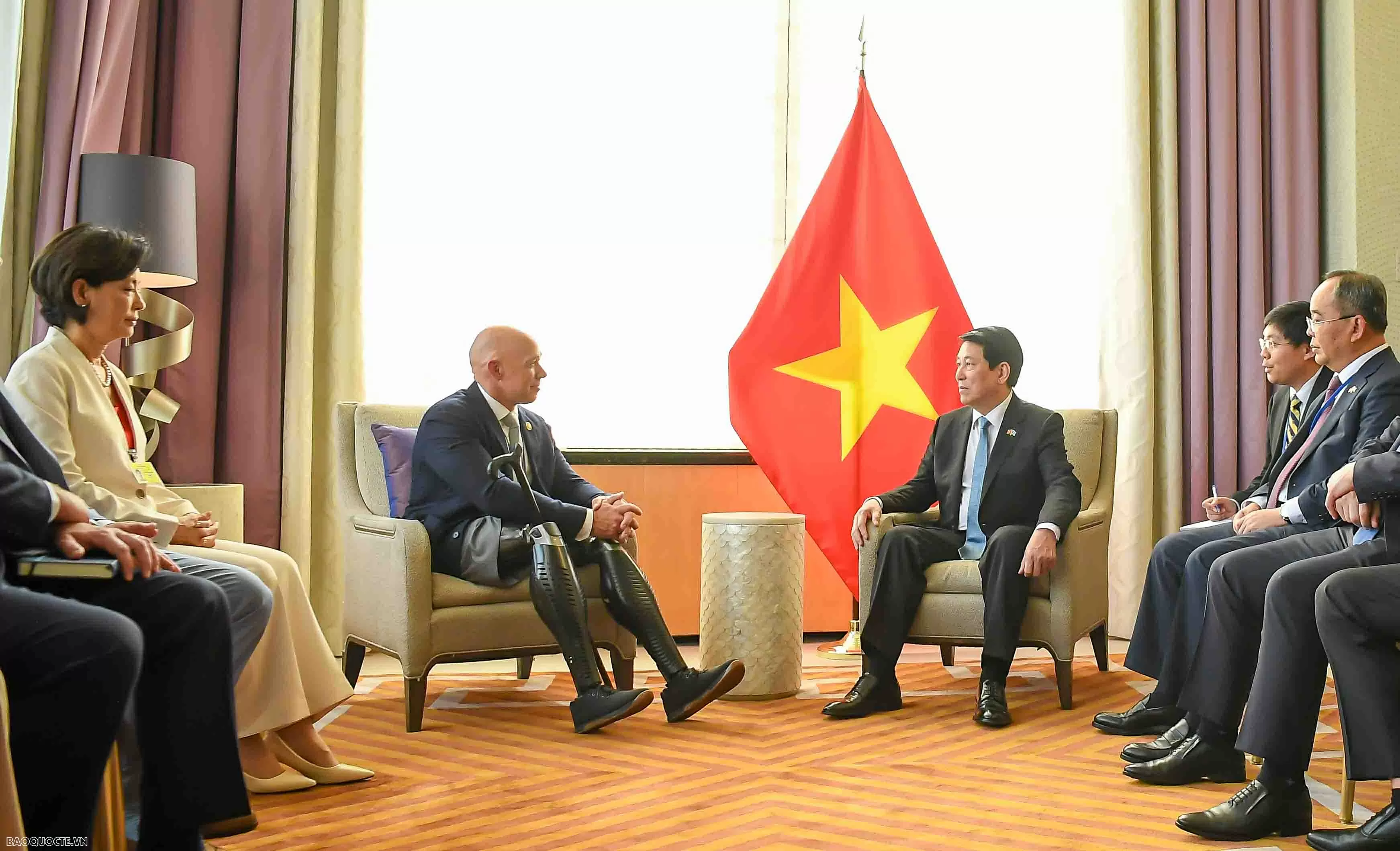 Tiếp thượng nghị sĩ Tiếp thượng nghị sĩ