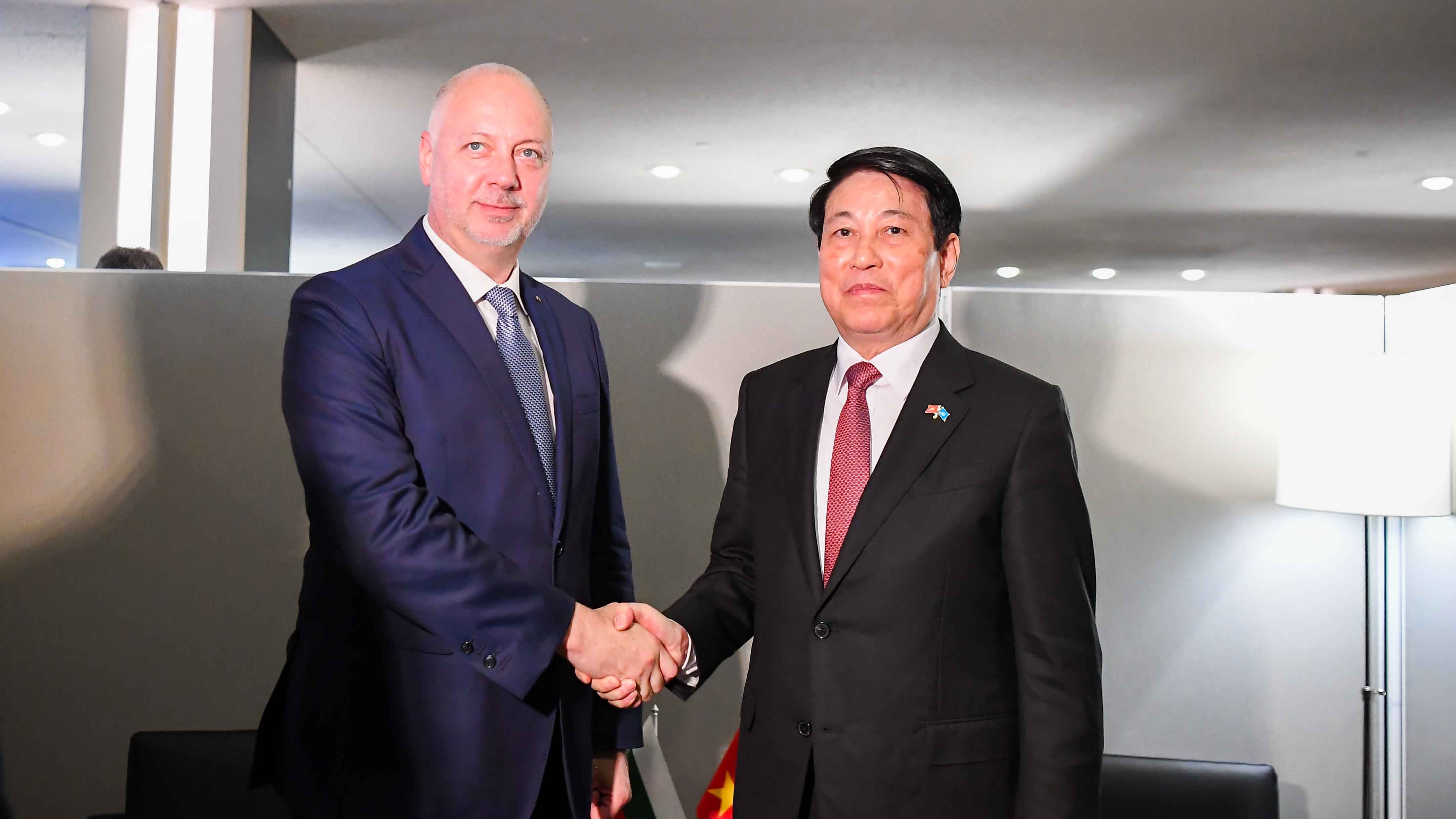 Chủ tịch nước Lương Cường gặp gỡ, tiếp xúc với lãnh đạo Bulgaria và Bồ Đào Nha