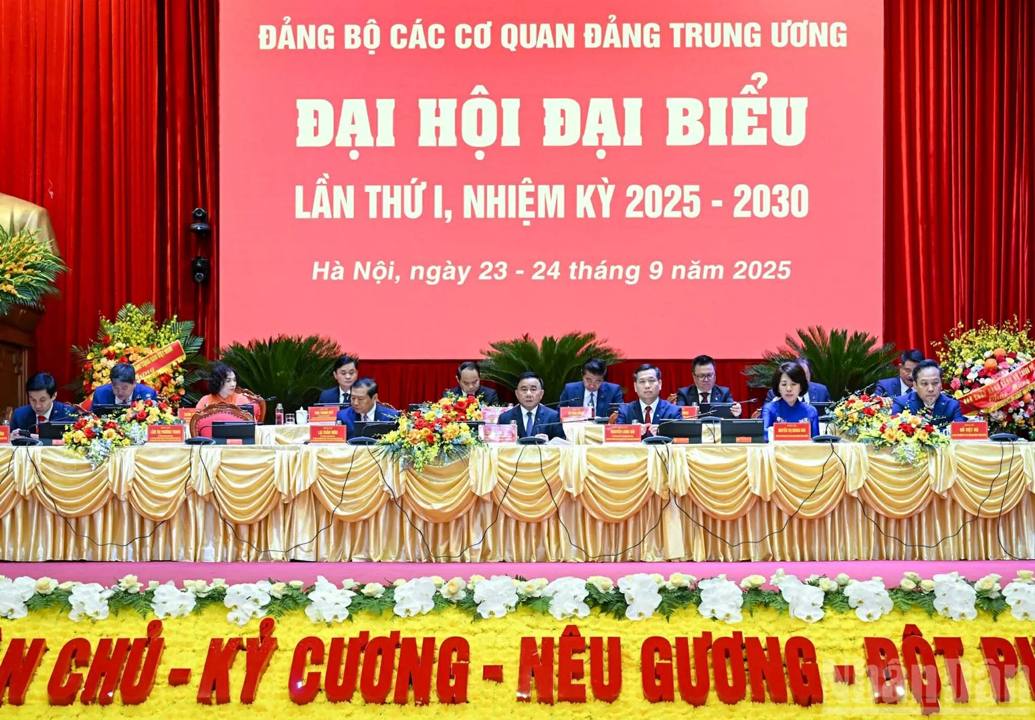 Đảng bộ các cơ quan Đảng Trung ương khẳng định vai trò ‘bộ tham mưu chiến lược’ của Đảng Đảng bộ các cơ quan Đảng Trung ương khẳng định vai trò ‘bộ tham mưu chiến lược’ của Đảng