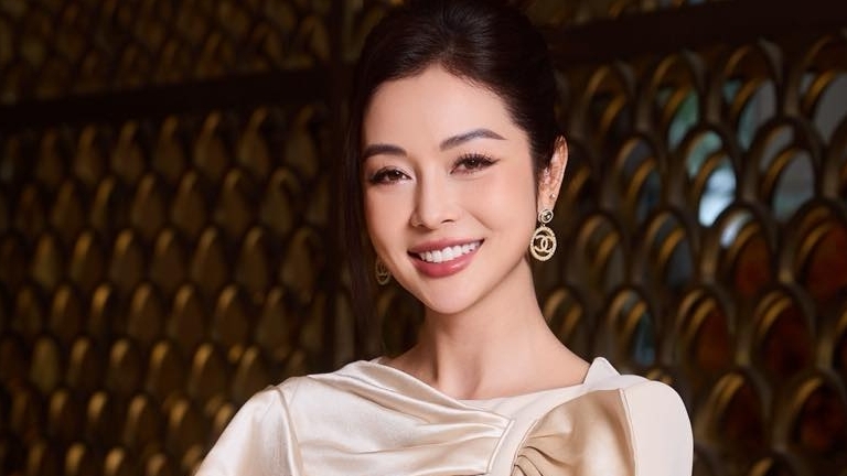 Hoa hậu Jennifer Phạm ngọt ngào, cuốn hút tuổi 40