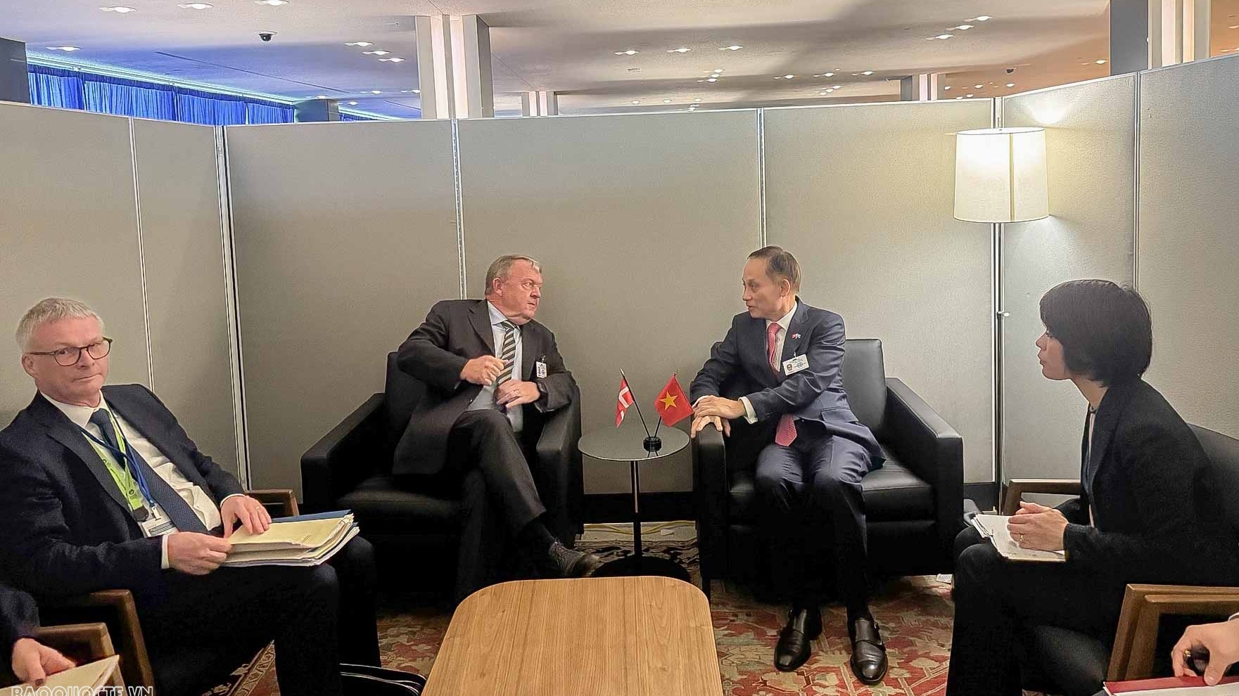 Quyền Bộ trưởng Lê Hoài Trung gặp Bộ trưởng Ngoại giao Đan Mạch