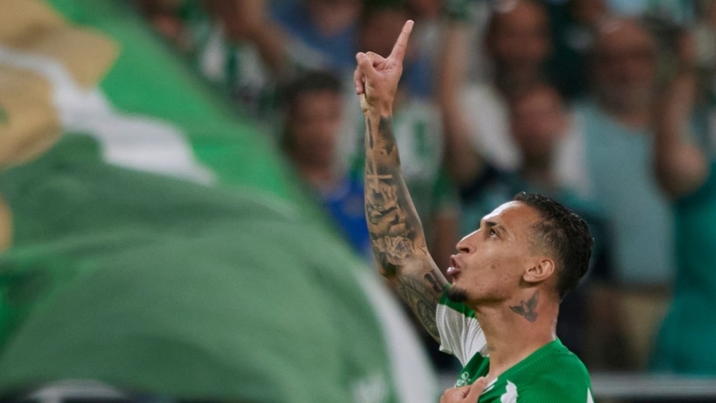 Antony ghi bàn, Betis thoát thua tại Europa League