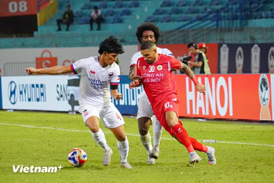 Được đánh giá cao hơn nhưng CLB Công an Hà Nội gặp nhiều khó khăn trong cuộc đối đầu với Cebu FC. Được đánh giá cao hơn nhưng CLB Công an Hà Nội gặp nhiều khó khăn trong cuộc đối đầu với Cebu FC.