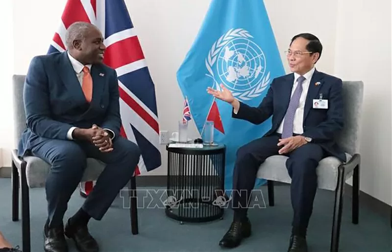 Việt Nam luôn coi trọng và mong muốn tăng cường hơn nữa quan hệ Đối tác chiến lược với Anh Việt Nam luôn coi trọng và mong muốn tăng cường hơn nữa quan hệ Đối tác chiến lược với Anh