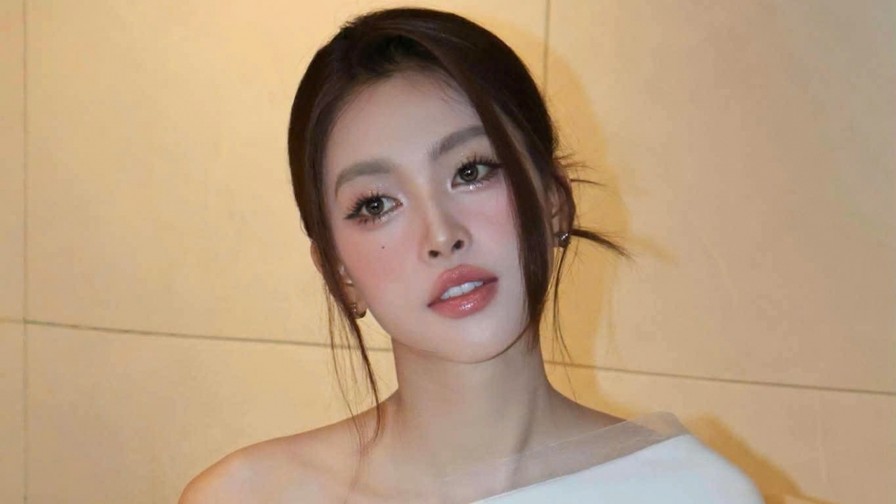 Hoa hậu Tiểu Vy mong manh, thuần khiết