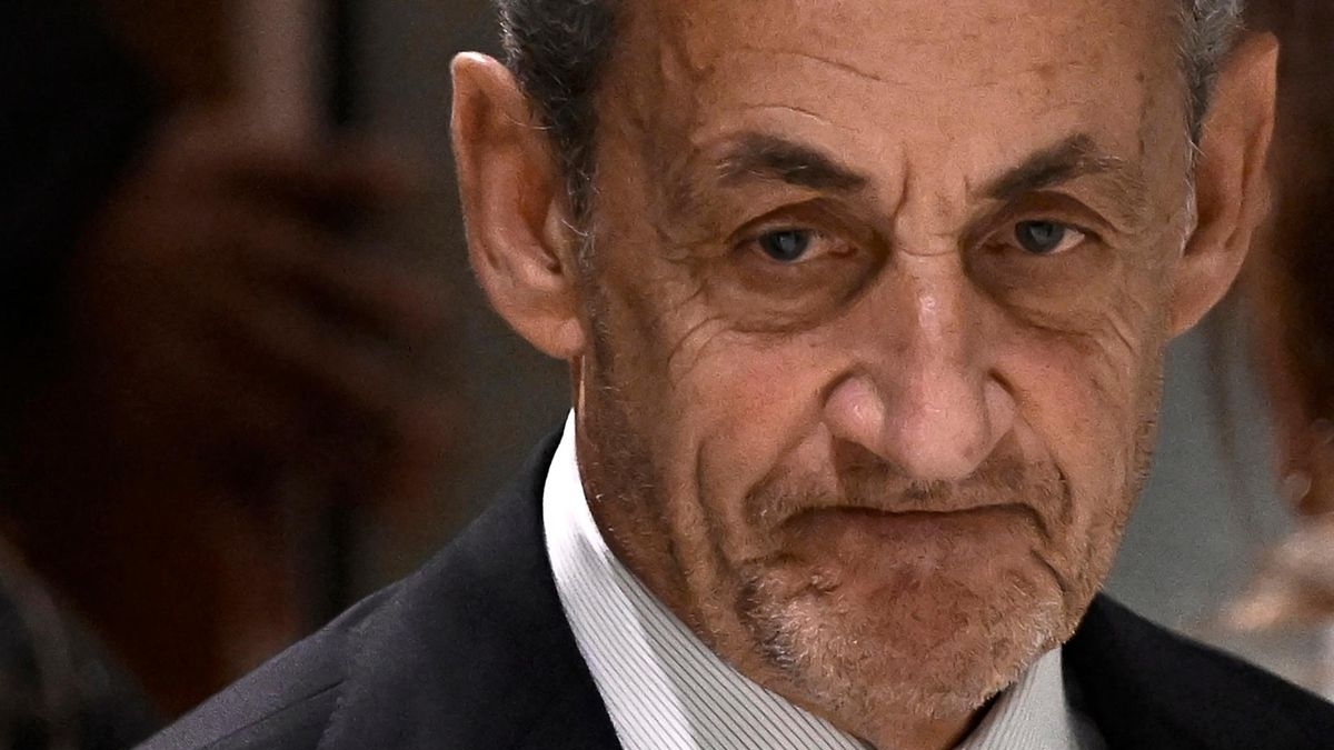 Cựu Tổng thống Pháp lĩnh án 5 năm tù