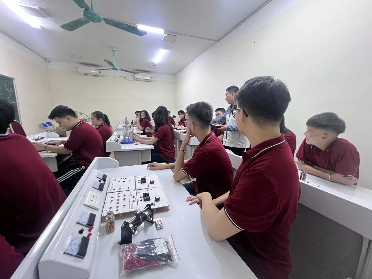 TS. Nguyễn Tùng Lâm: Cần giáo dục học sinh trở thành công dân có trách nhiệm TS. Nguyễn Tùng Lâm: Cần giáo dục học sinh trở thành công dân có trách nhiệm