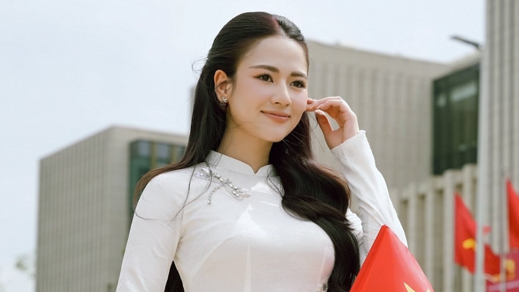 Nhan sắc diễn viên Việt Hoa phim Gió ngang khoảng trời xanh