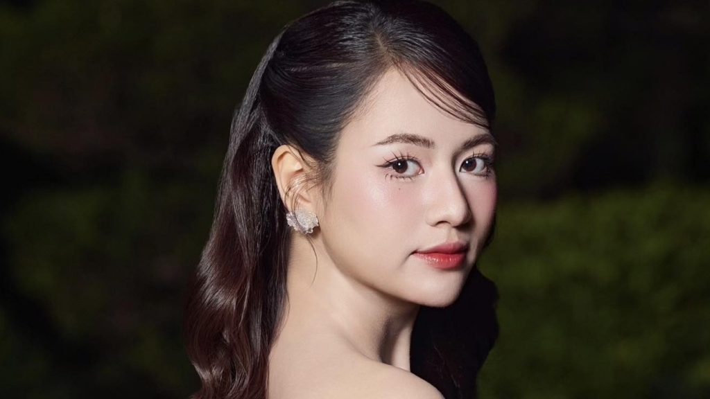 Đời thường trẻ trung, ngọt ngào của diễn viên Việt Hoa phim Gió ngang khoảng trời xanh