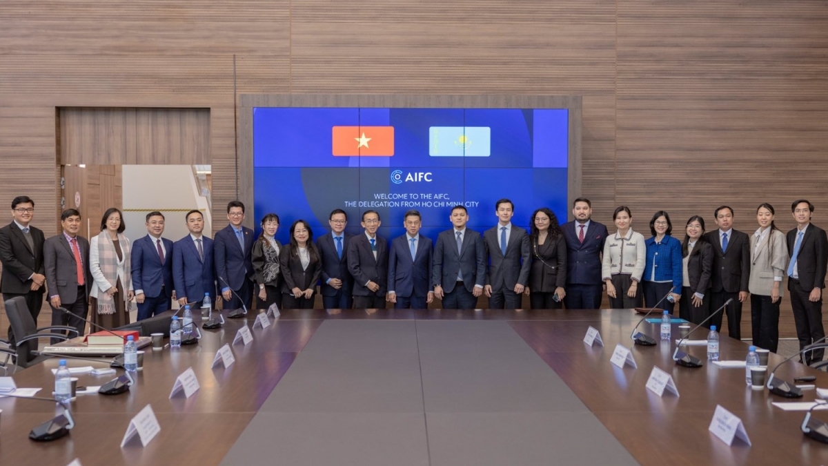 TP. Hồ Chí Minh thúc đẩy hợp tác xây dựng trung tâm tài chính quốc tế với Kazakhstan
