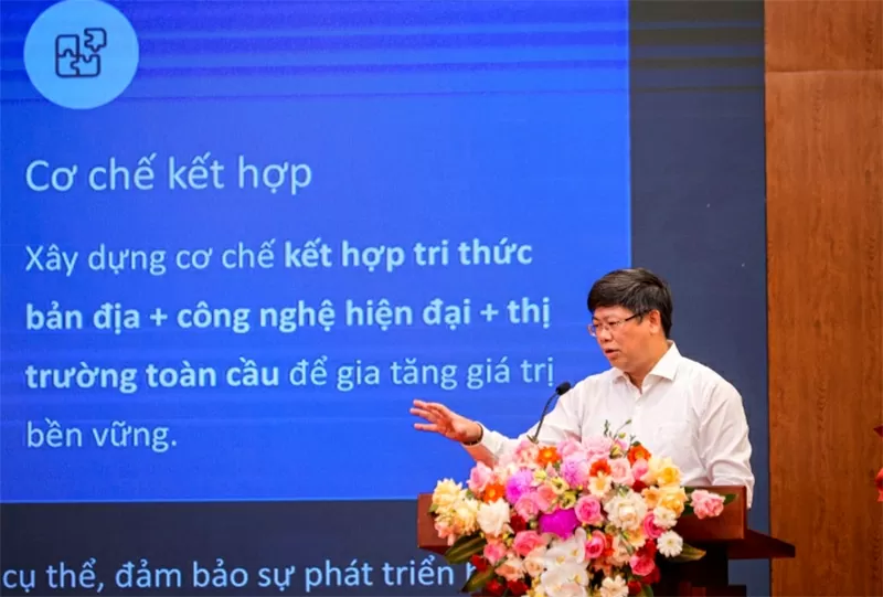PGS.TS Hoàng Hữu Hạnh – Phó Vụ trưởng Vụ Hợp tác quốc tế (Bộ Khoa học và Công nghệ) trình bày tham luận. PGS.TS Hoàng Hữu Hạnh – Phó Vụ trưởng Vụ Hợp tác quốc tế (Bộ Khoa học và Công nghệ) trình bày tham luận.