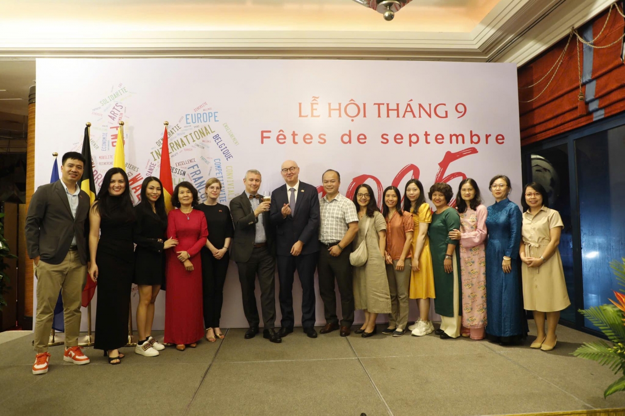 Gắn kết cộng đồng người Bỉ nói tiếng Pháp, vun đắp tình hữu nghị Việt Nam-Wallonie Gắn kết cộng đồng người Bỉ nói tiếng Pháp, vun đắp tình hữu nghị Việt Nam-Wallonie