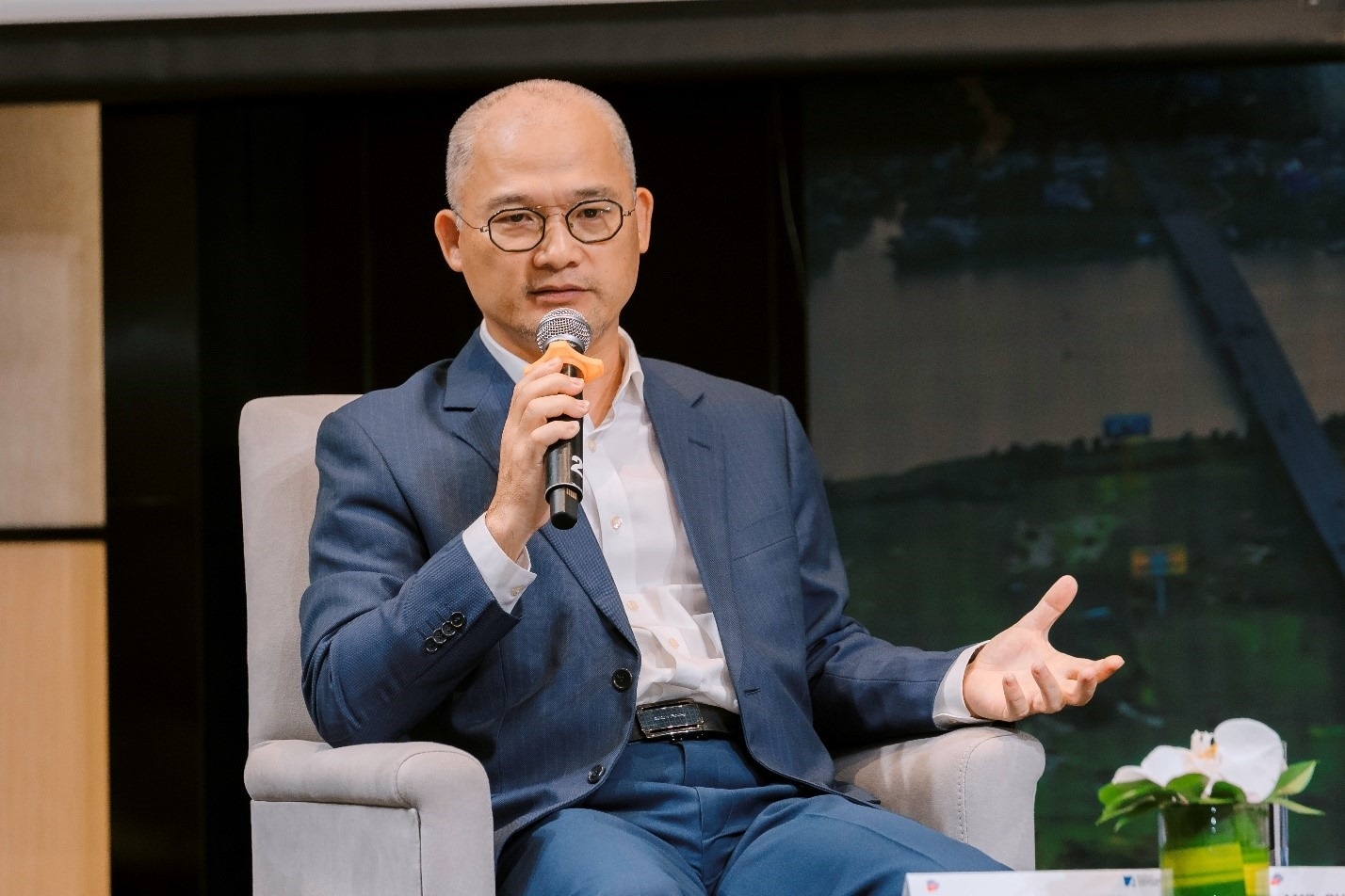 Các phiên thảo luận tại Diễn đàn Các phiên thảo luận tại Diễn đàn