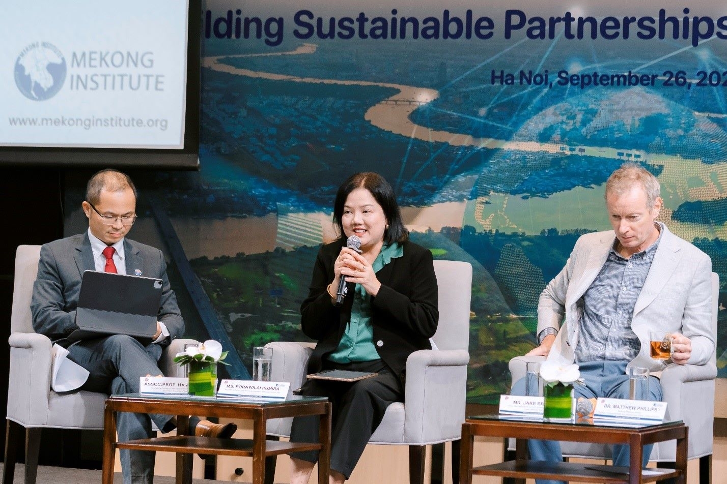 Các phiên thảo luận tại Diễn đàn Các phiên thảo luận tại Diễn đàn