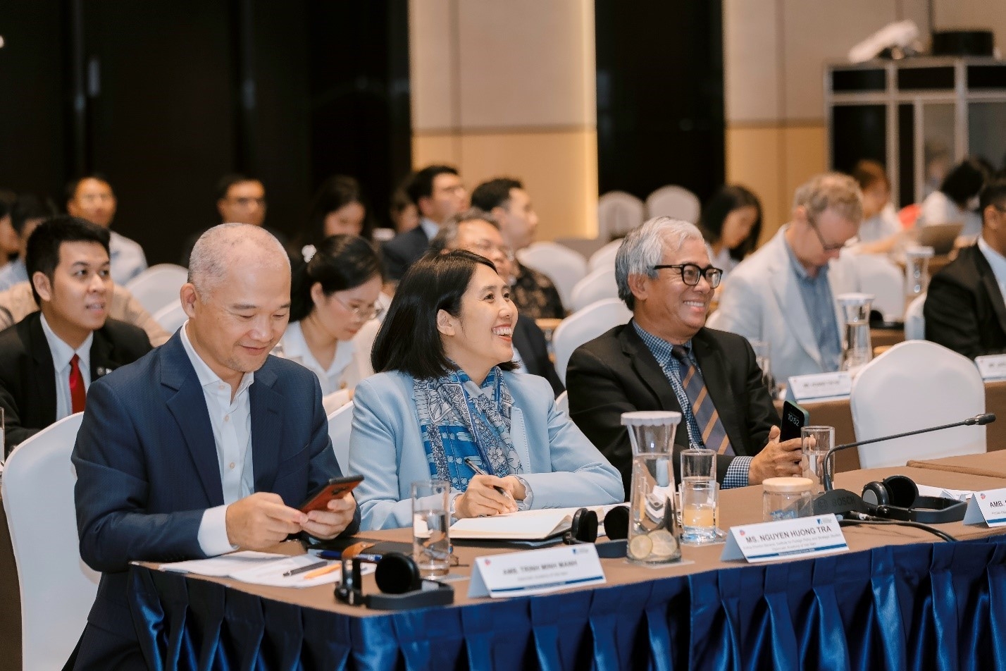 Các phiên thảo luận tại Diễn đàn Các phiên thảo luận tại Diễn đàn