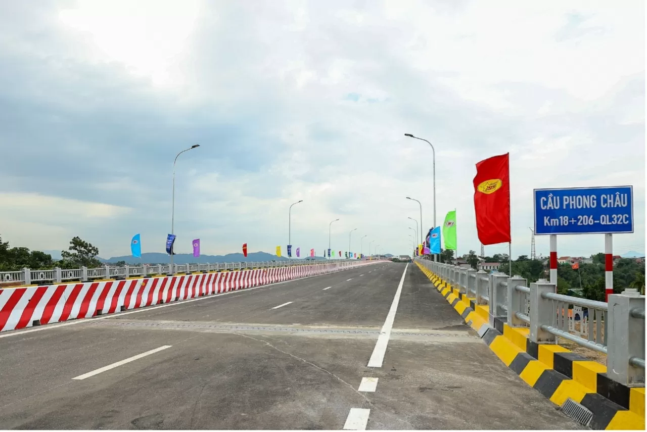 Cầu Phong Châu có ý nghĩa quan trọng về kinh tế, chính trị, văn hóa, xã hội và đảm bảo quốc phòng, an ninh - Ảnh: VGP/Nhật Bắc Cầu Phong Châu có ý nghĩa quan trọng về kinh tế, chính trị, văn hóa, xã hội và đảm bảo quốc phòng, an ninh - Ảnh: VGP/Nhật Bắc
