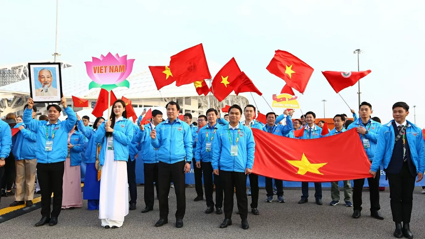 (Đoàn Việt Nam tham dự Liên hoan Thanh niên Thế giới (World Youth Festival) tại Sochi, Nga (3/2024); Nguồn: Báo Nhân dân điện tử) (Đoàn Việt Nam tham dự Liên hoan Thanh niên Thế giới (World Youth Festival) tại Sochi, Nga (3/2024); Nguồn: Báo Nhân dân điện tử)