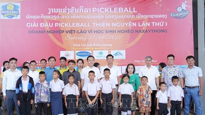 Doanh nghiệp Việt Nam chung tay thắp sáng ước mơ tới trường cho trẻ em Lào