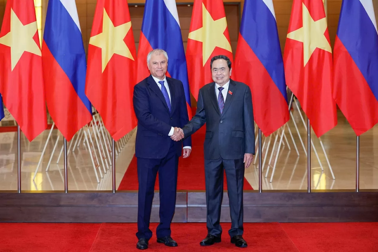 Chủ tịch Quốc hội Trần Thanh Mẫn chủ trì lễ đón và hội đàm với Chủ tịch Duma Quốc gia Quốc hội Liên bang Nga Vyacheslav Volodin. Chủ tịch Quốc hội Trần Thanh Mẫn chủ trì lễ đón và hội đàm với Chủ tịch Duma Quốc gia Quốc hội Liên bang Nga Vyacheslav Volodin.